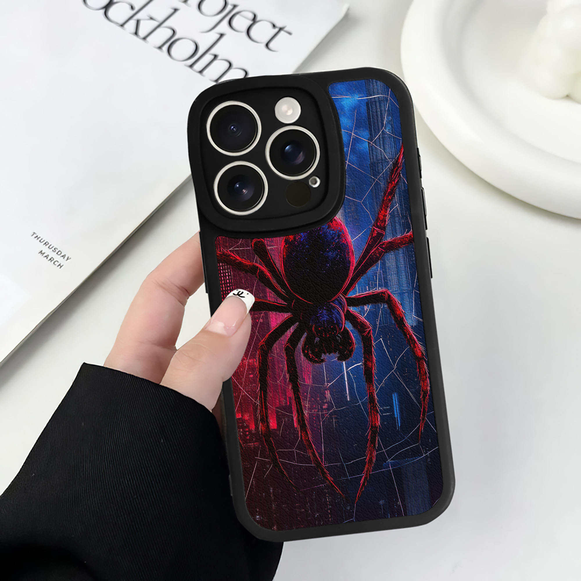 （画像用） Spider Man スパイダーマン 【iPhone 16シリーズ対応】シリコンスマホケース（レザー調） 材質：シリコン